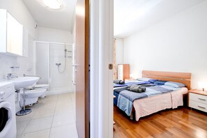 Dusj, hårføner, bidé og håndklær