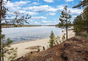 Beach nearby - Sleek Cabin Overlooking Lake Cascade w/ Hot Tub (Donnelly)