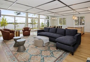 Smart TV, chimenea y tenis de mesa 