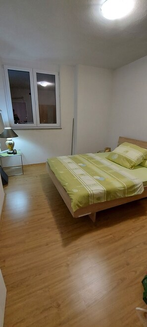 1 chambre, fer et planche à repasser, Wi-Fi gratuit