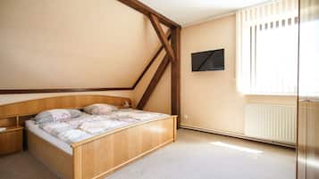 Basic-Doppelzimmer | Individuell eingerichtet, Schreibtisch, kostenloses WLAN, Bettwäsche