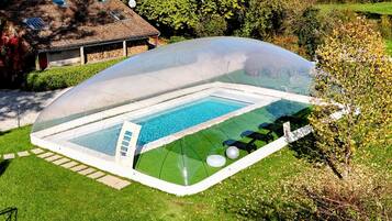 Utomhuspool och uppvÀrmd pool