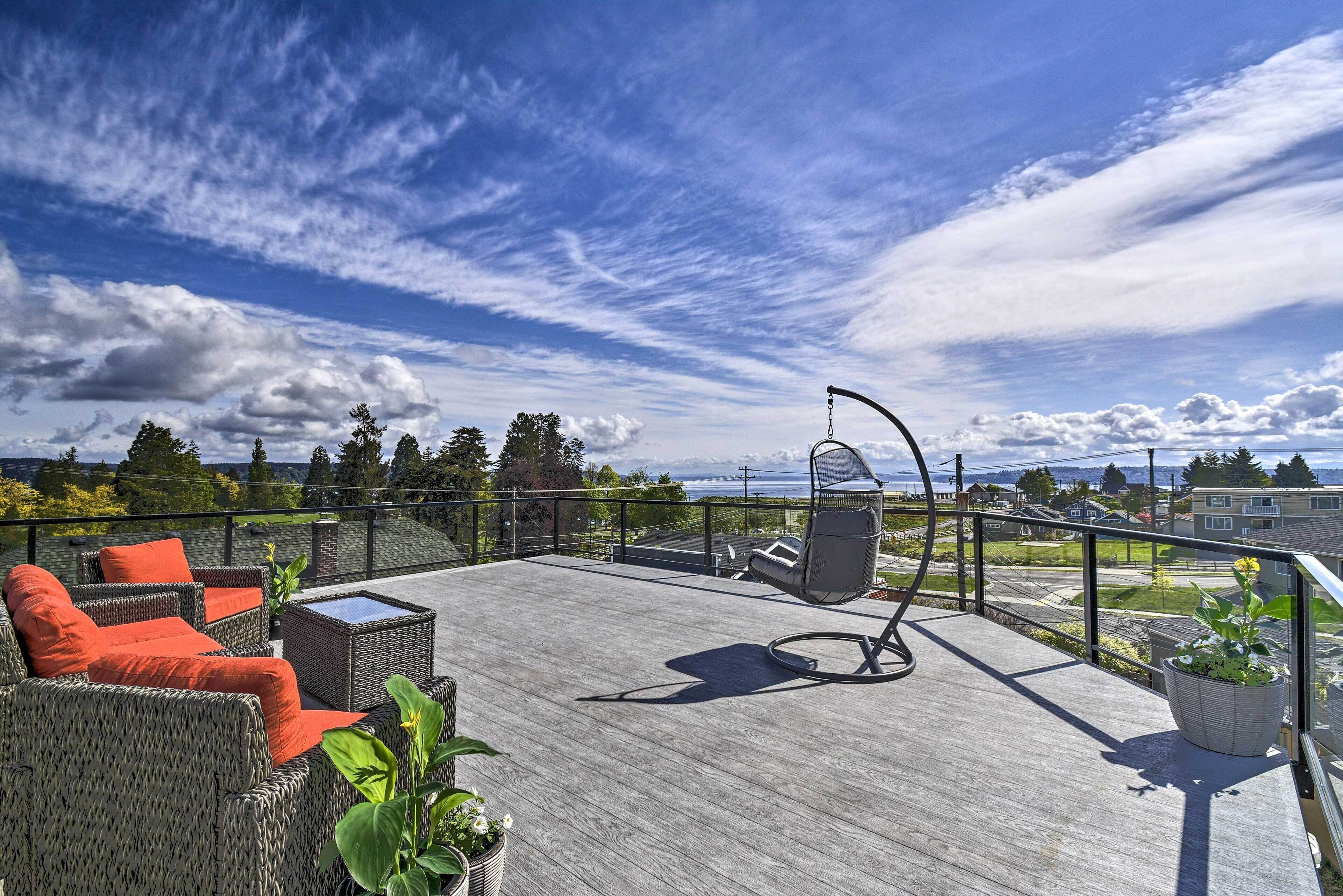 'Ruston Retreat' - Mod Home w/ Rooftop Deck!
