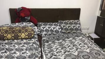 1 bedroom, desk, iron/ironing board, free WiFi