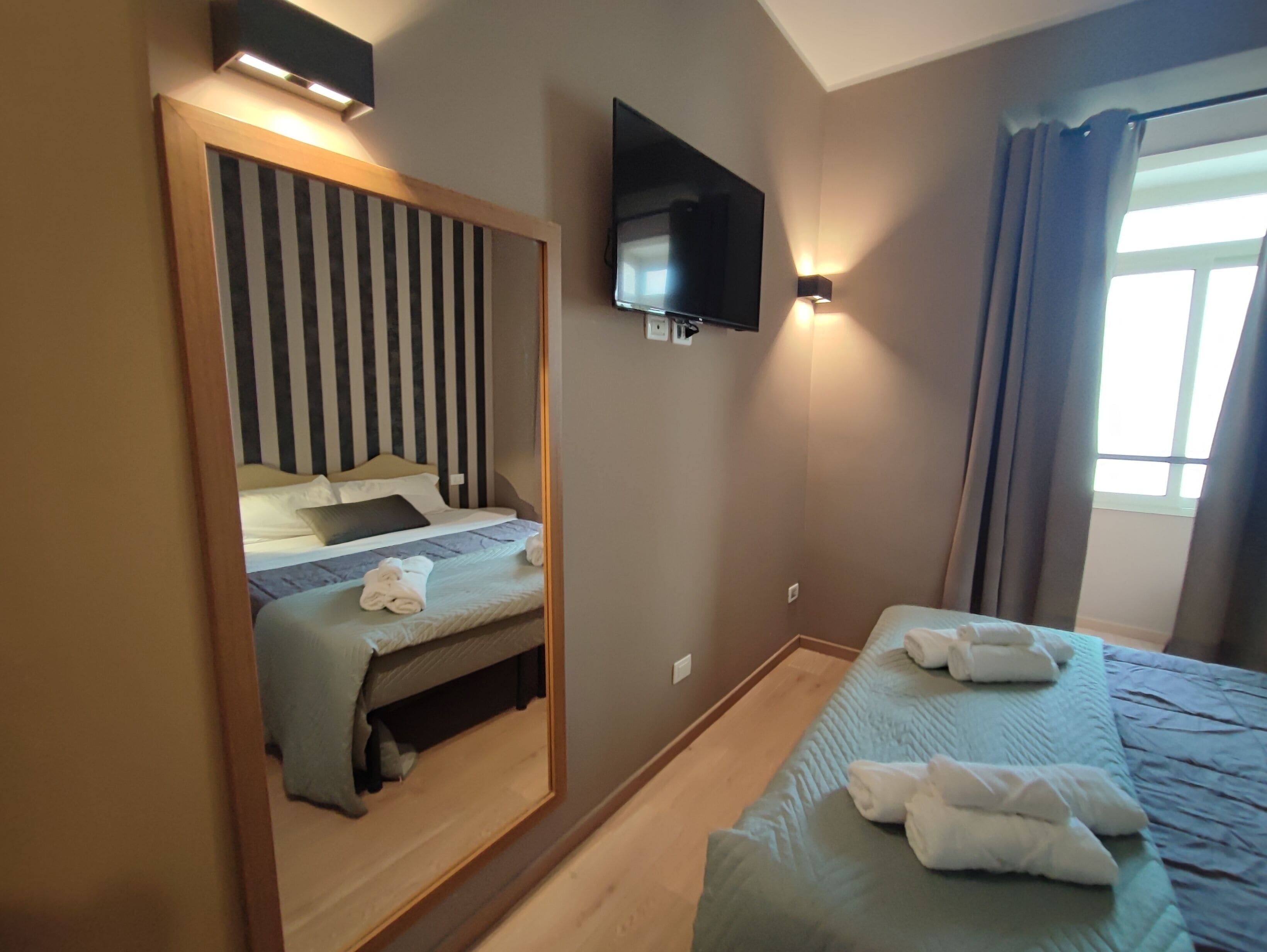 Bureau, Wi-Fi gratuit, draps fournis