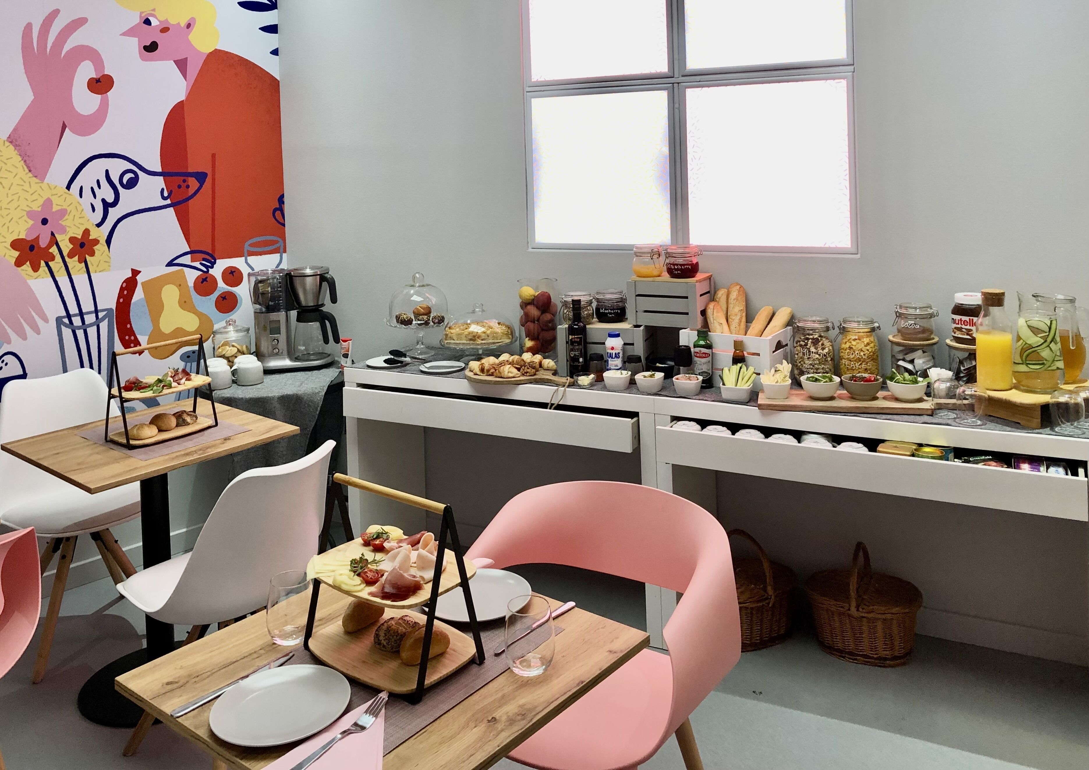 Daily continental breakfast (EUR 13 per person)