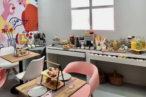 Tägliches kontinentales Frühstück gegen Gebühr