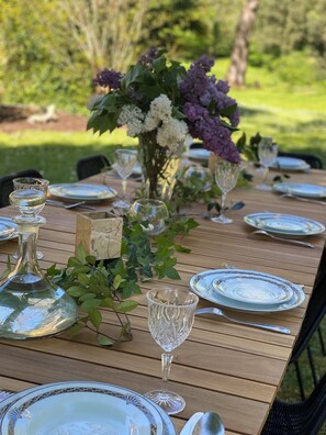 Outdoor dining