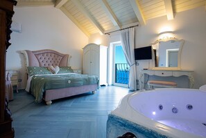 6 bedrooms, desk, iron/ironing board, travel crib