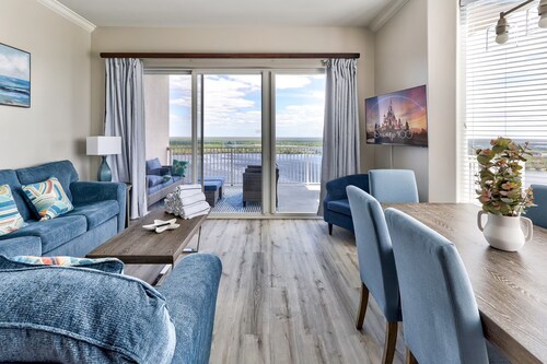 Disney Lakefront Luxury!
