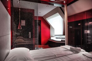 Desk, laptop workspace, soundproofing, iron/ironing board - Hotel Lent (Maribor)