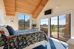 4 bedrooms, desk, iron/ironing board, WiFi