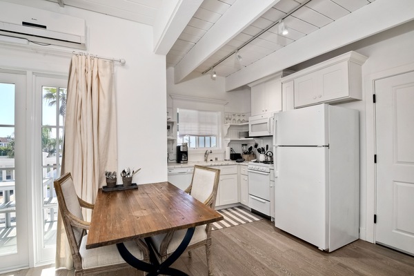 KĂŒhlschrank, Mikrowelle, Ofen, Herdplatte