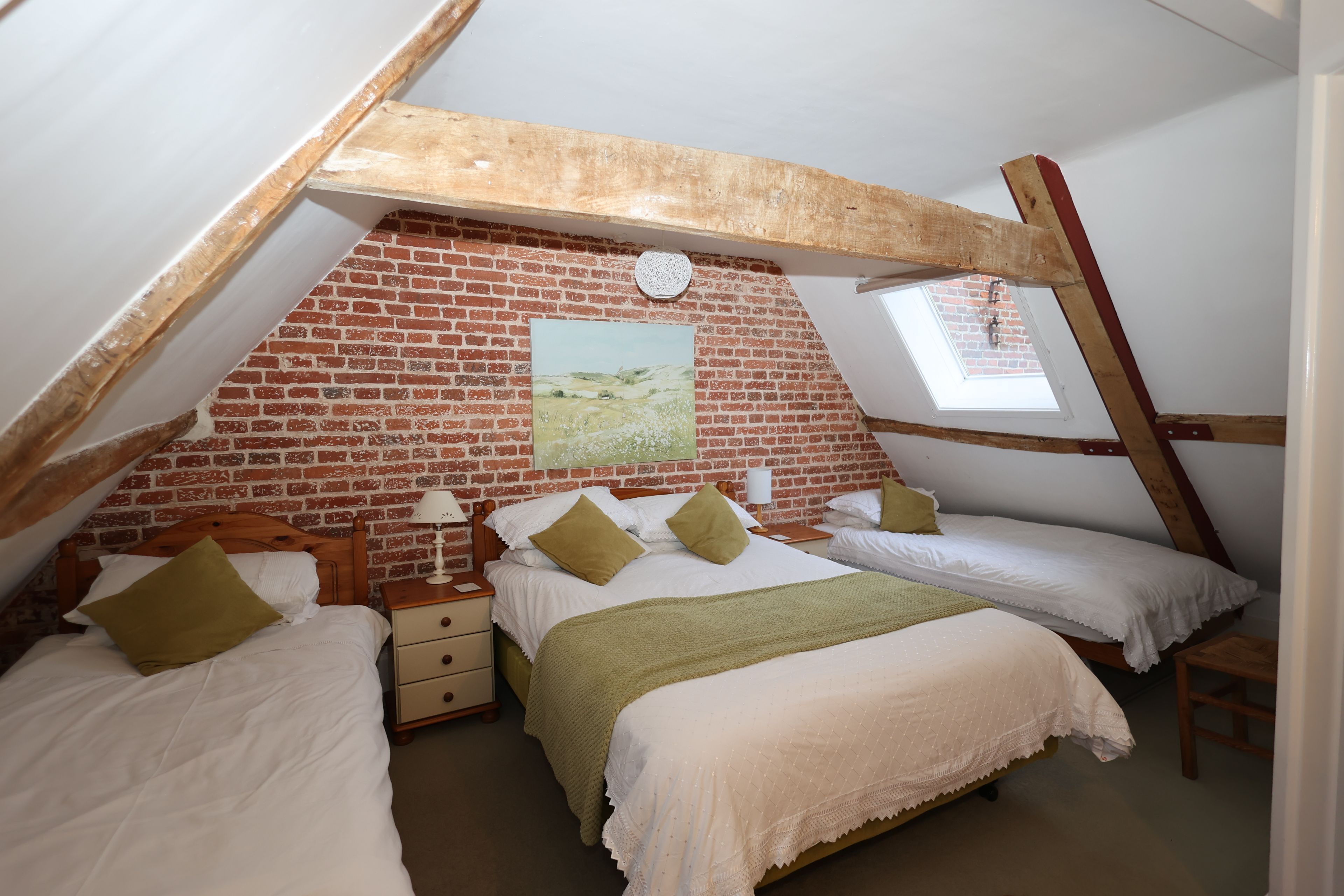 5 bedrooms, iron/ironing board, free WiFi, bed sheets