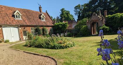 Gaffers Cottage - sleeps 12 guests in 5 bedrooms
