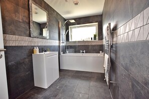 Villa | Badezimmer