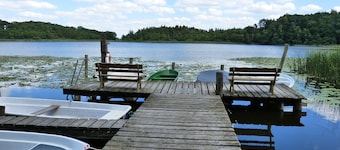 Cozy vacation apartment directly on the lake in beautiful nature