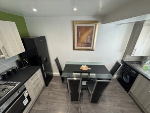 Micro-ondes, four, plaque de cuisson, lave-vaisselle