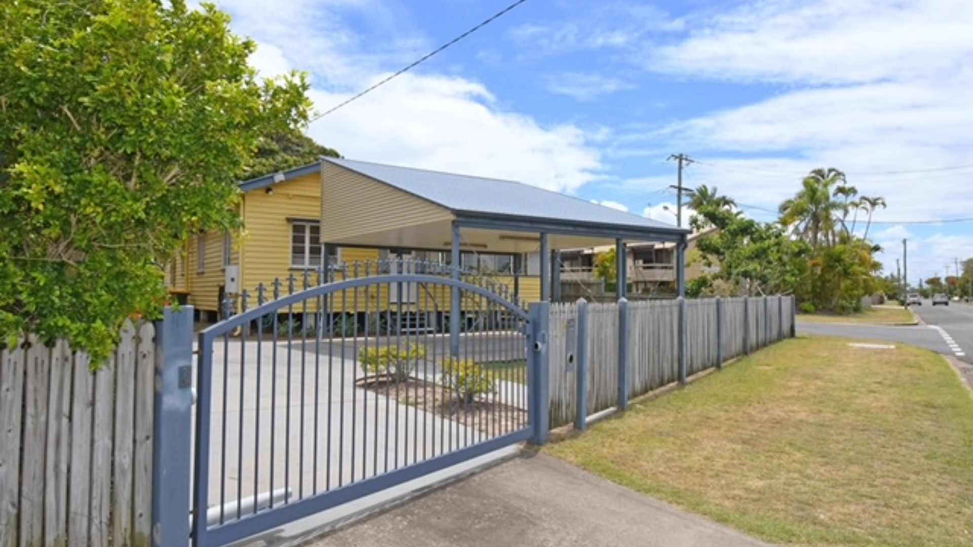 Torquay Treasure - Located in beautiful Hervey Bay less than 100m walk to the beach — image 2