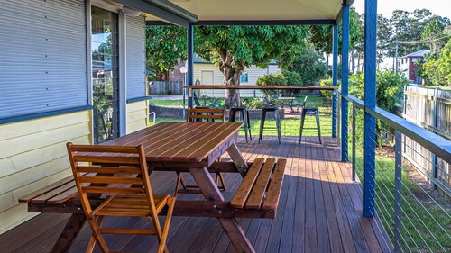 Torquay Treasure - Located in beautiful Hervey Bay less than 100m walk to the beach