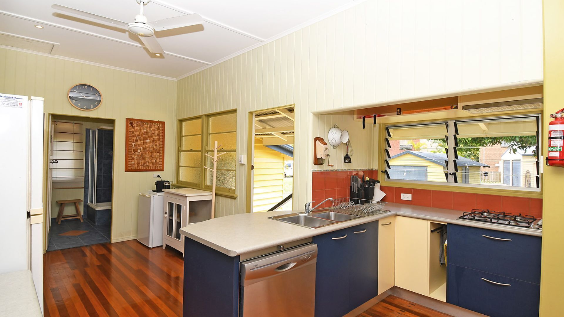 Torquay Treasure - Located in beautiful Hervey Bay less than 100m walk to the beach — image 18