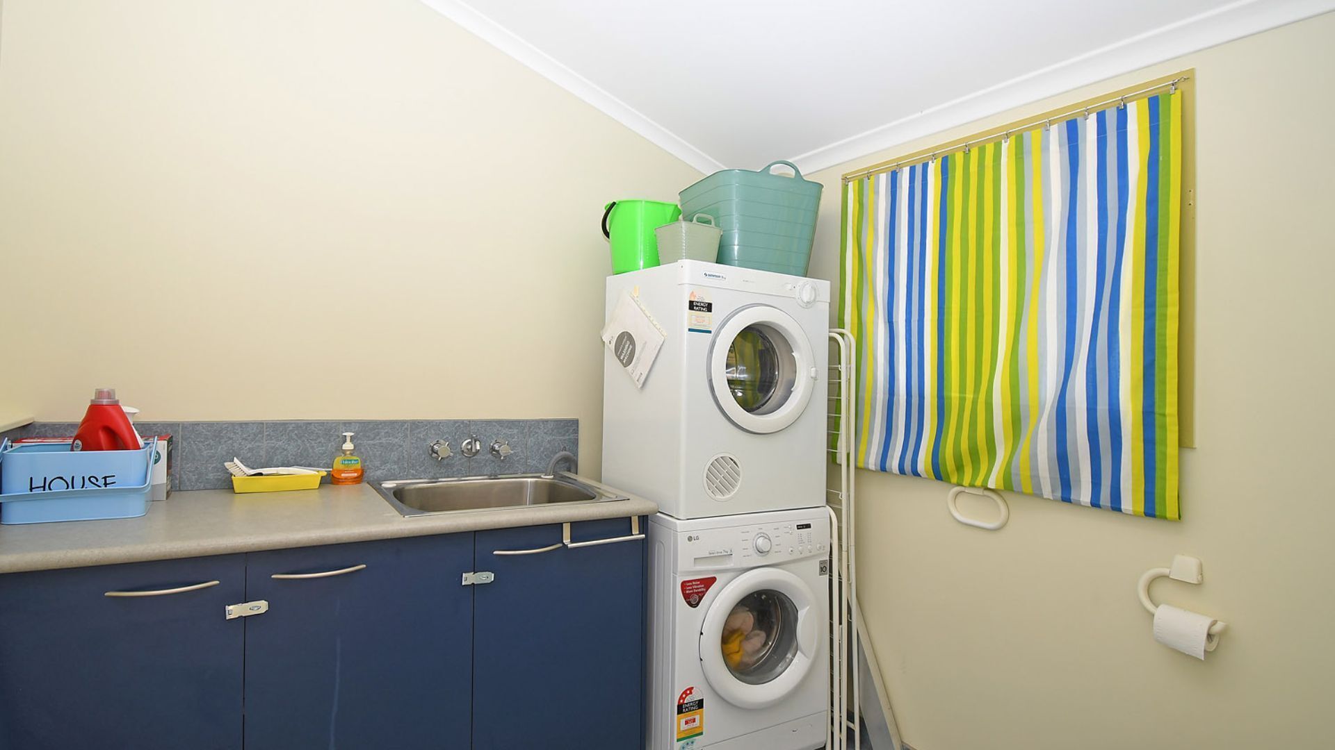 Torquay Treasure - Located in beautiful Hervey Bay less than 100m walk to the beach — image 23