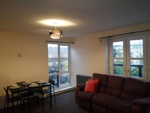 Apartment | Living room - House - Sleeps 8 & Free Parking (London)