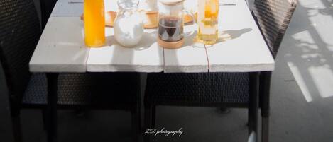 تناول الطعام بالخارج