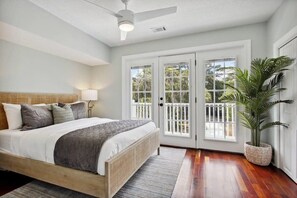 8 bedrooms, desk, iron/ironing board, travel crib