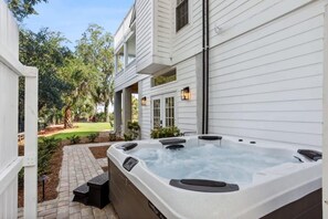 Unclassified image, 3 of 34, button