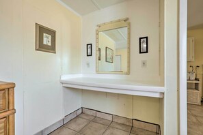 Interior - Beachfront Cottage in St Augustine - Pet Friendly! (St. Augustine)