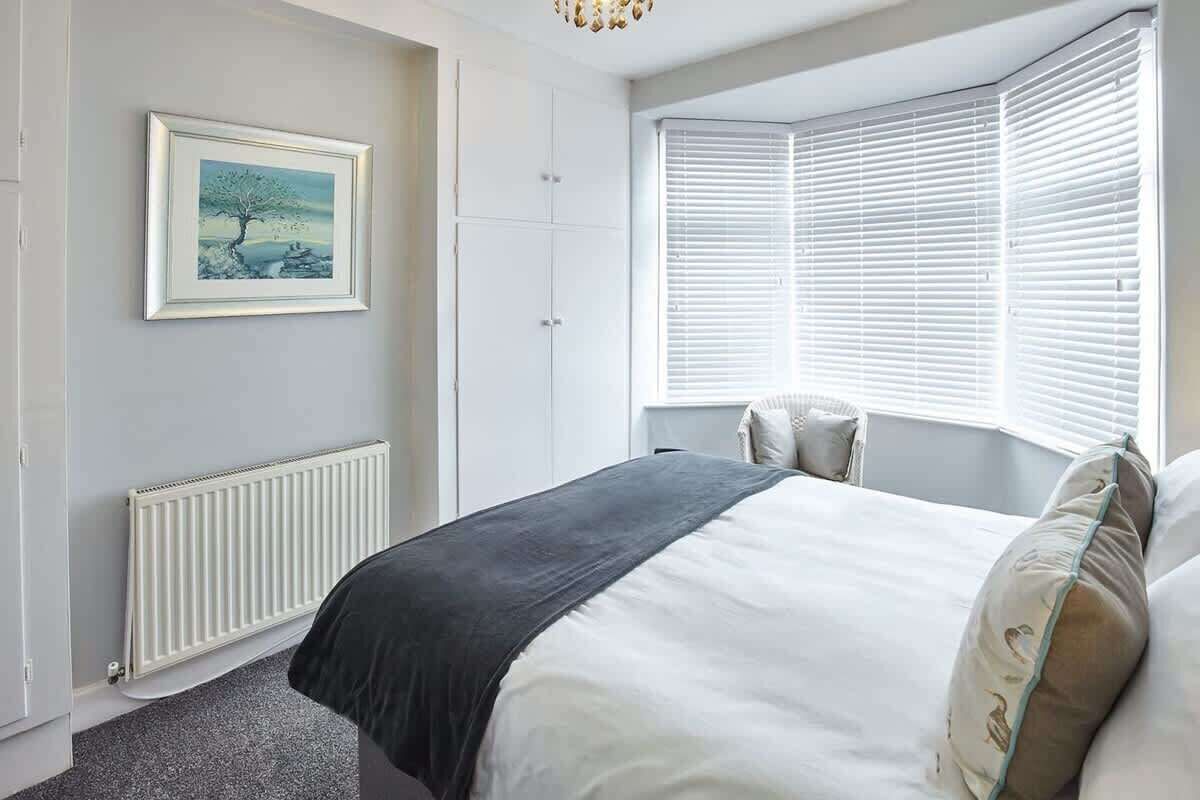 2 多间卧室、熨斗/熨衣板、免费 WiFi、床单