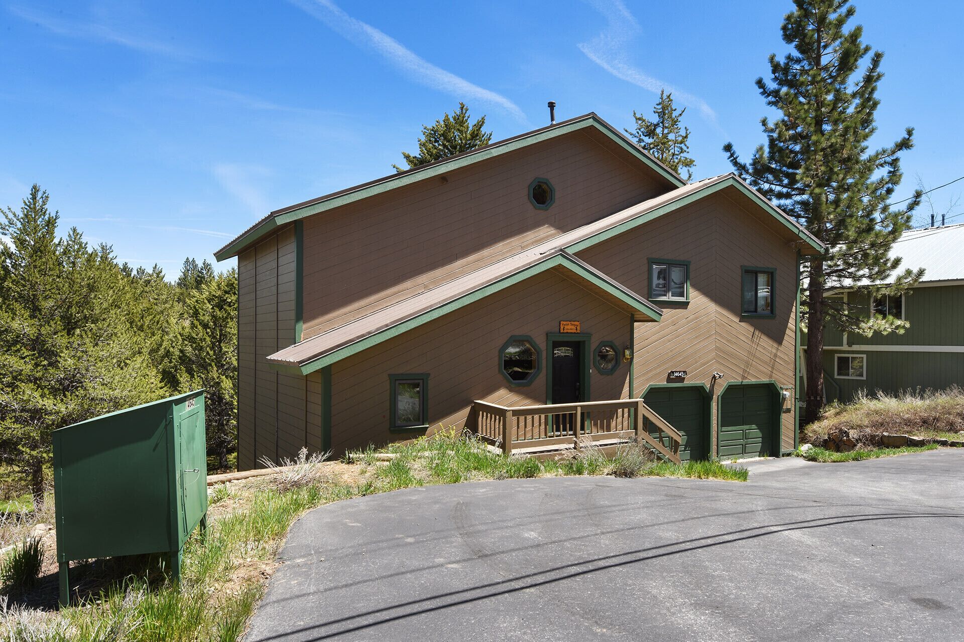 Bearfoot Lodge | Near Fishing and Hiking