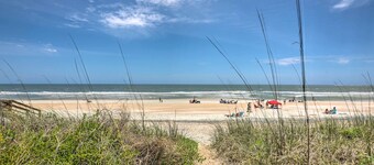 Surfside Oceanfront Cottage w/ Beach Access!