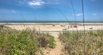 Surfside Oceanfront Cottage w/ Beach Access!