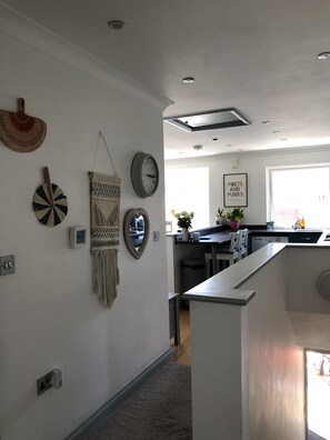 Interior - Beach Apartment -beach 500 yds (Bude)