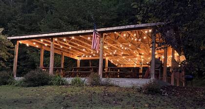 Beautiful 4 unit lodge w/ Hot tub, WiFi, fire pits & pavilion area with grills