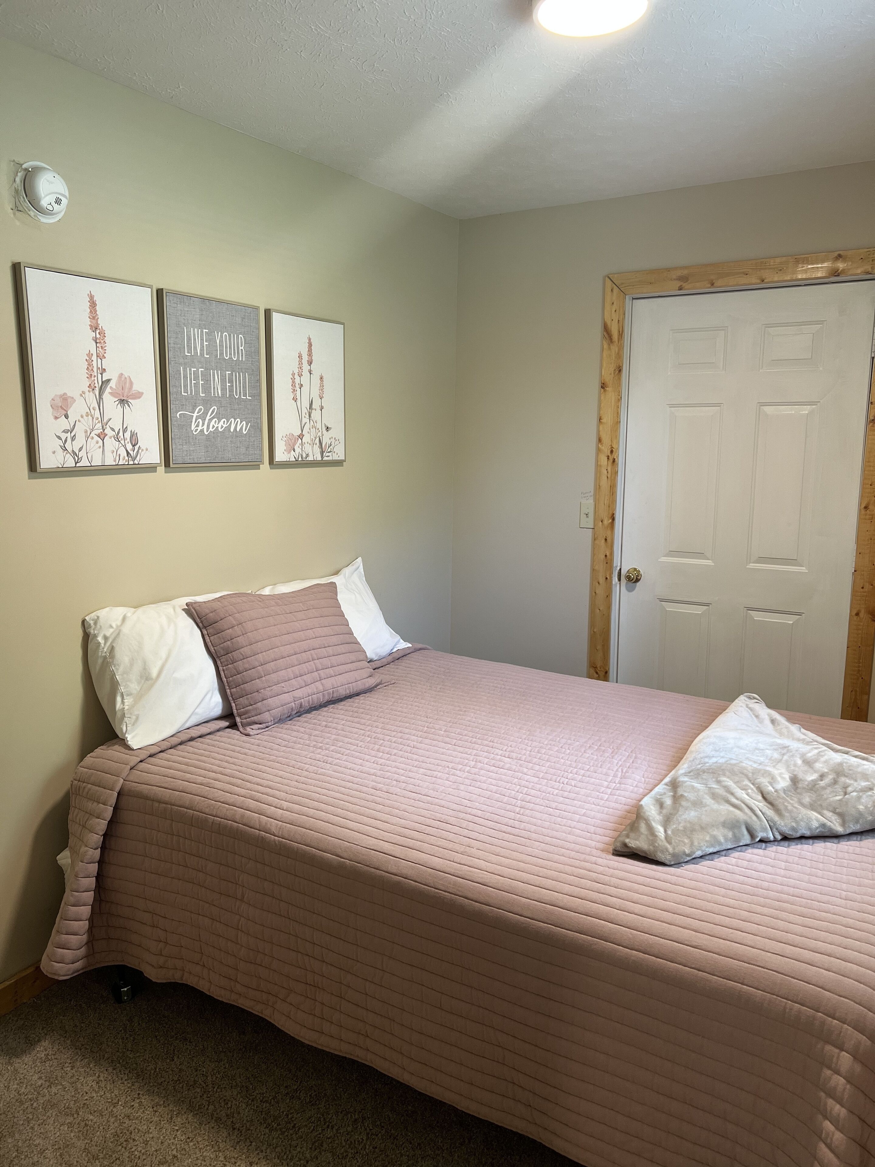 8 bedrooms, free WiFi, bed sheets