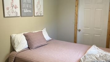 8 bedrooms, free WiFi, bed sheets