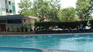 2 kolam renang outdoor