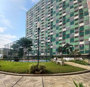 Garden - THE ROOMOS Hotel Apartemen (Jakarta)