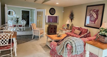 Kathi's Cottage by Downtown Knoxville, Sevierville, Pigeon Forge, Gatlinburg