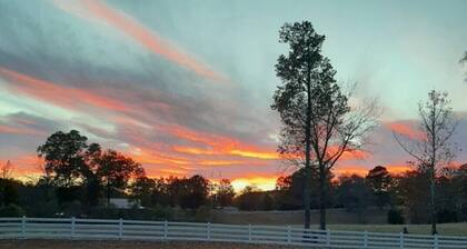 Kathi's Cottage by Downtown Knoxville, Sevierville, Pigeon Forge, Gatlinburg