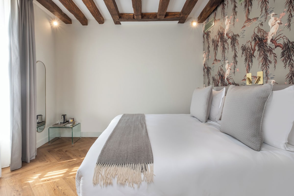 Luxe beddengoed, donsdekens, een minibar, een kluis op de kamer
