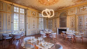 A grand dining room with ornate wall decorations, large windows, and a fireplace. - La Borde en Sologne Château & Spa (Vernou-en-Sologne)