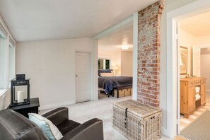 4 Schlafzimmer, Schreibtisch, Bügeleisen/Bügelbrett, Reisekinderbett