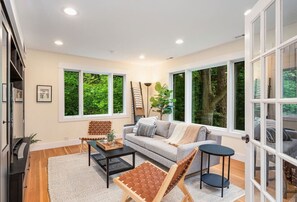 Smart TV, fireplace, streaming services, offices