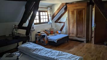 6 Schlafzimmer, Schreibtisch, Bügeleisen/Bügelbrett, kostenloses WLAN