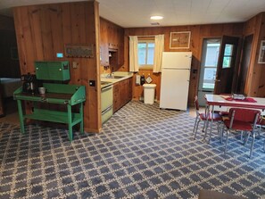 Fridge, microwave, oven, stovetop - NEW! Lake view and access Cozy Cabin! (Stanwood)