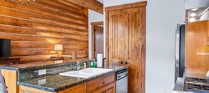 Townhome, 3 Bedrooms | Private kitchen